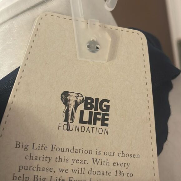 Big life foundation Scarf New Never used - Picture 6 of 6